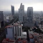 México pierde atractivo por los trámites que frenan la inversión, advierten especialistas