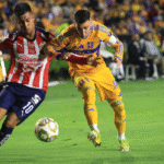 Tigres mantiene racha sin derrotas ante Chivas como visitante