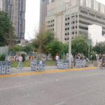 Colectivos denuncian que intentaron cubrir fichas de desaparecidos con macetas en Nuevo León